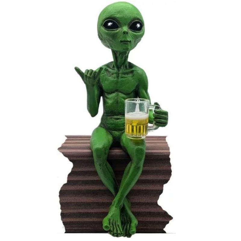 Funny Alien Statue Sculpture Garden Landscaping Yard Art Ornament Resin Beer Drinking Alien Sculpture Desktop Decoration
