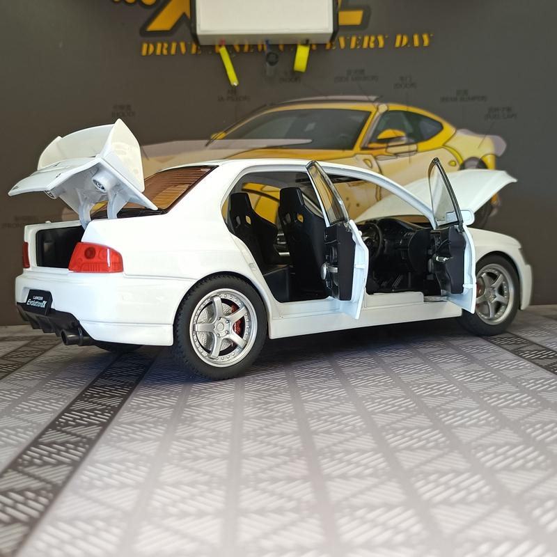 rlsh8 1:24 Mitsubishi EVO 9th generation alloy car model sound and light steering six door openable supercar ornament