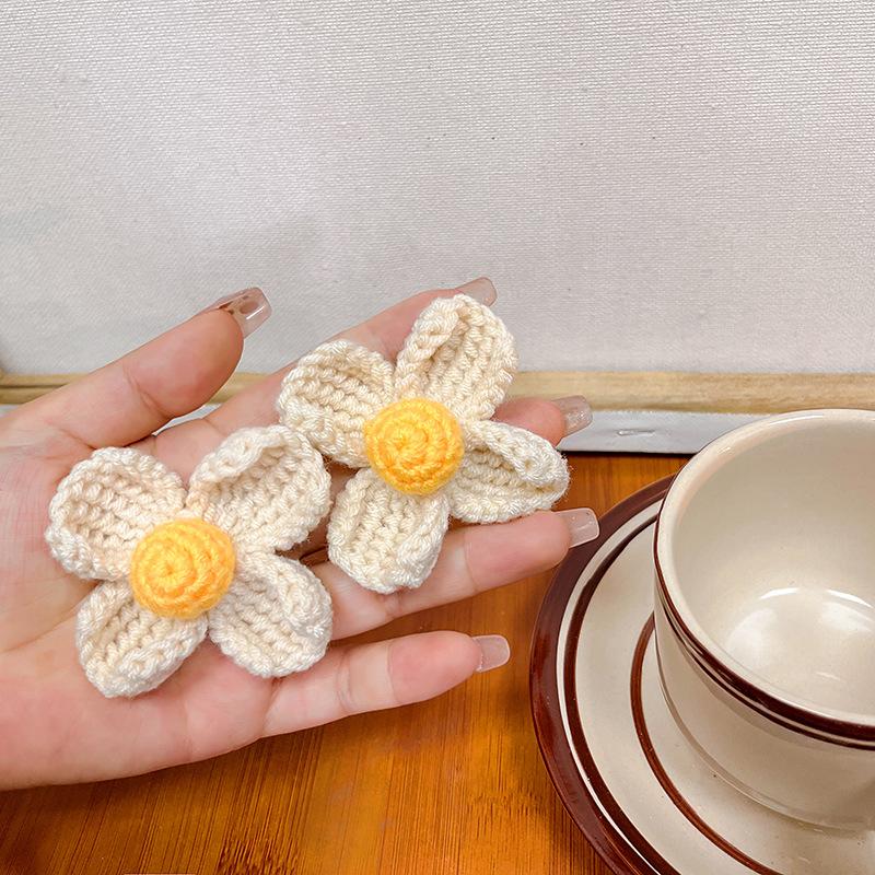 Plush Four-Leaf Clover Stud Earrings Autumn And Winter Handwoven Flower Small Fresh Earrings Women