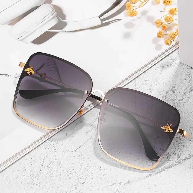 Fashion  Gold Bee Square Sunglasses Women Retro Oversized Glasses Men Shades Metal Frame Ladies Sunglasses Zonnebril Dames