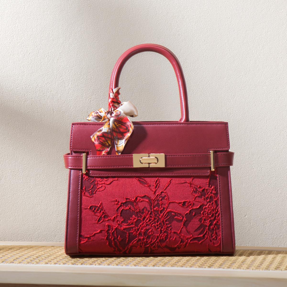 Chinese-style jacquard embroidered mother s handbag for middle-aged women, elegant red wedding bag, versatile commuter tote bag Jacquard red