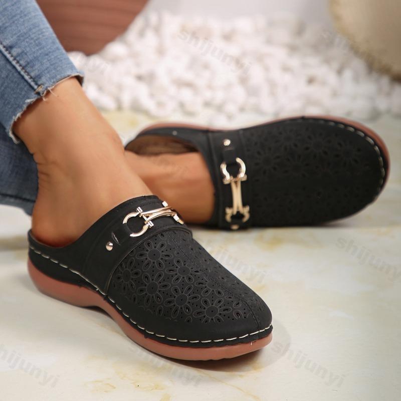 Fashion New Spring 2025 Retro Design Fashion Casual Thick Soled Half Slippers Women's Hollow Breathable Comfortable Beach Chunky Sandals