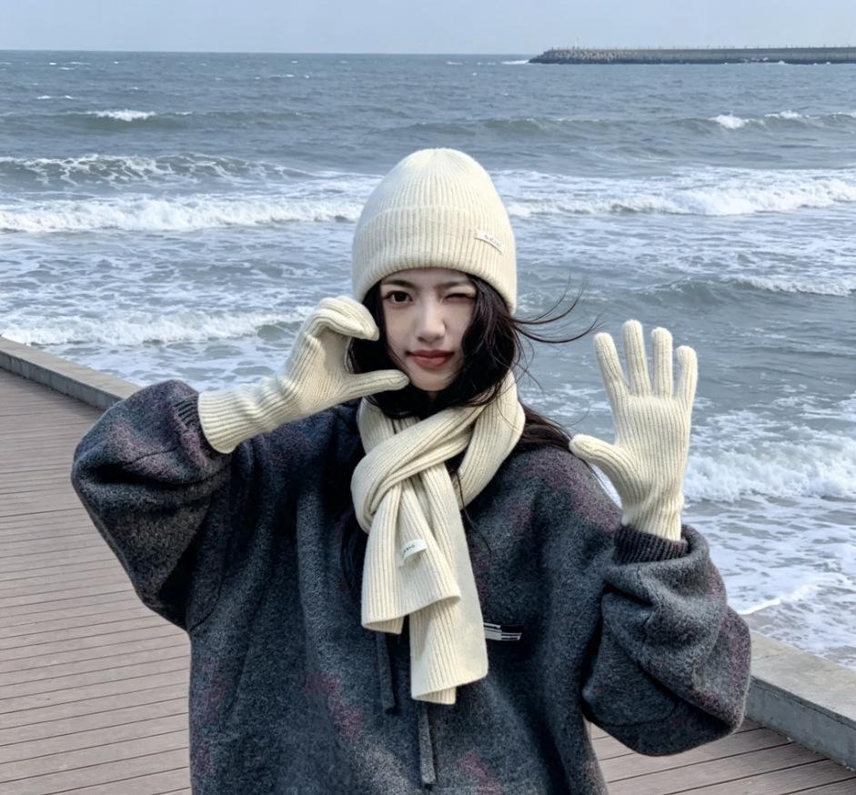 3Pcs Set Winter Hat Scarf Touchscreen Gloves Unisex Knitted Warm Beanie Neck Warmer Gloves Set For Autumn Winter Outdoor Daily Wear