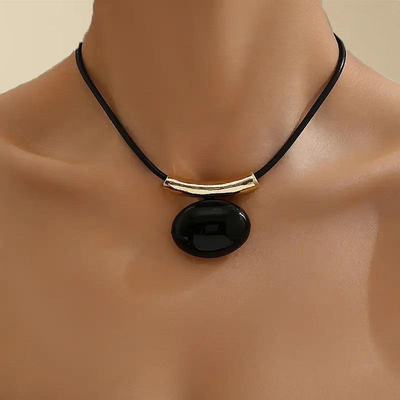 

Niche Oval Pendant Necklace Design Sense Advanced Sense Collarbone Chain Pendant Necklace