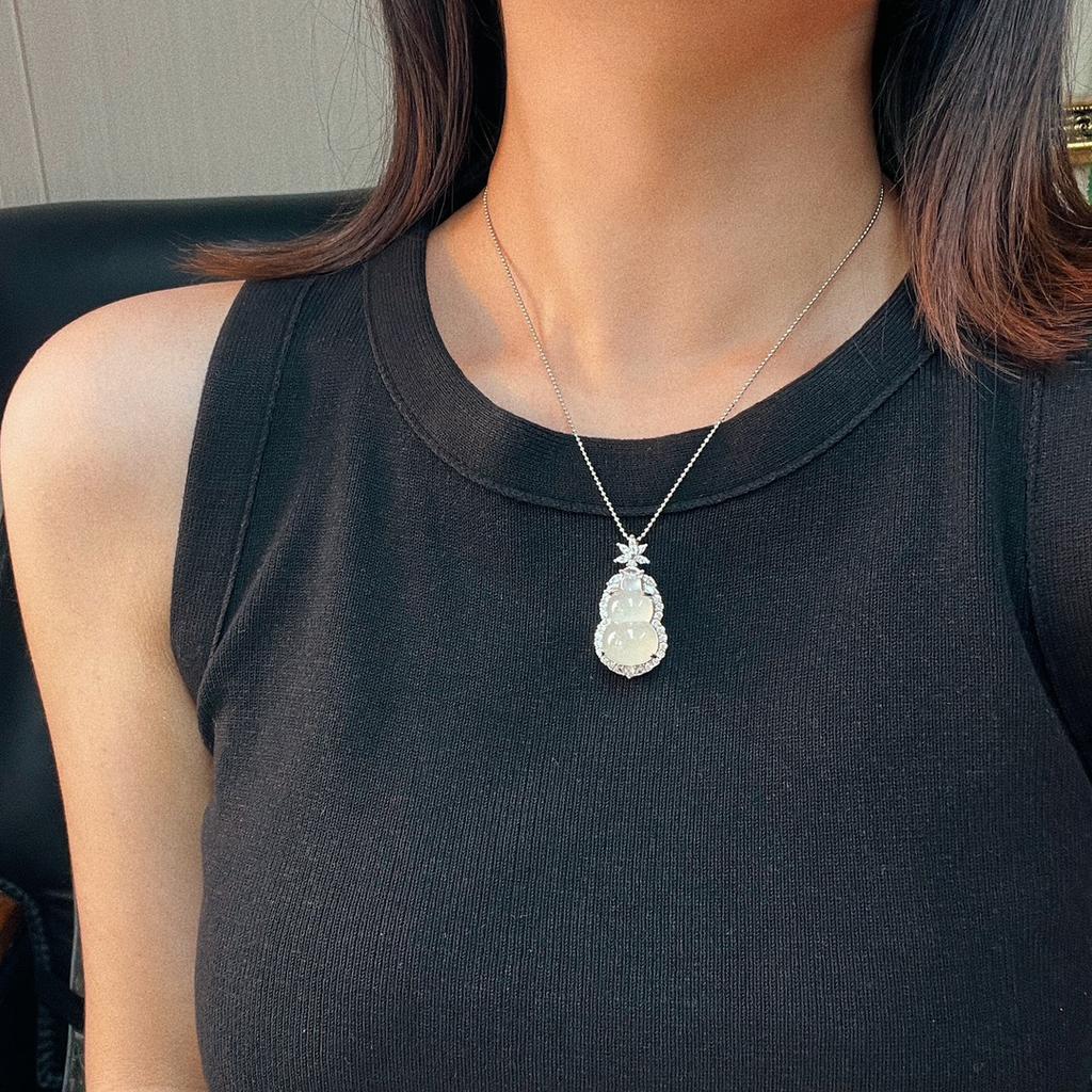 Jade White Ice Light Natural White Chalcedony Pendant Agate Pendant, Real Shot