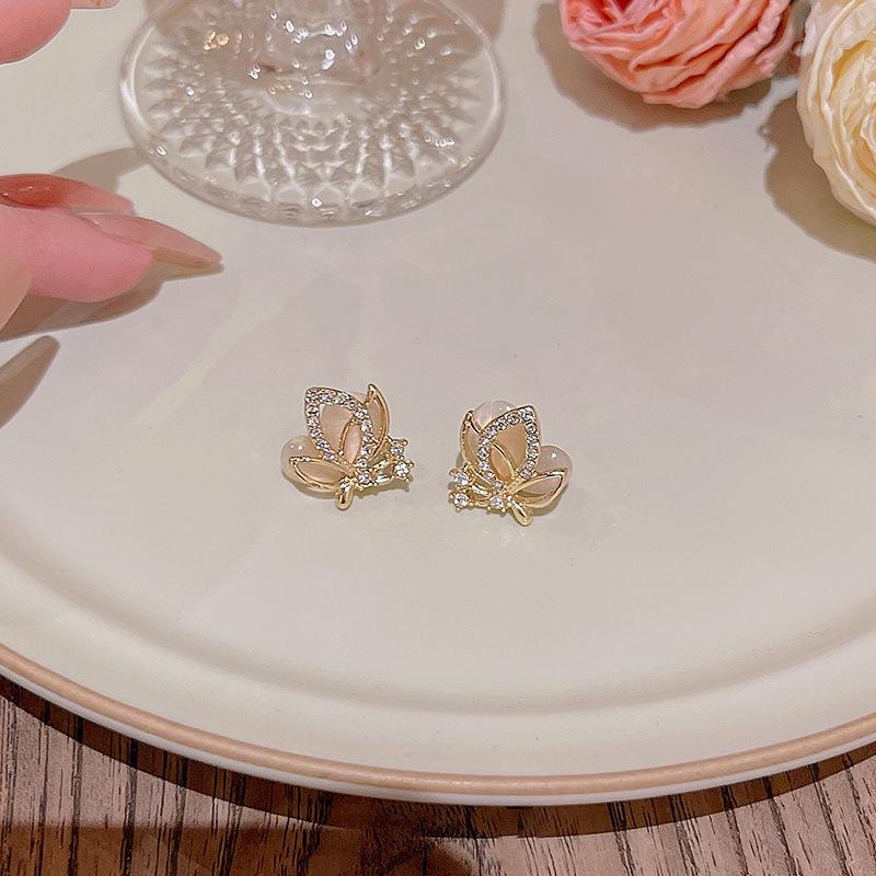 925 Silver Needle Cat's Eye Stone Butterfly Earrings - Elegant and Trendy with Exquisite Diamond Accents