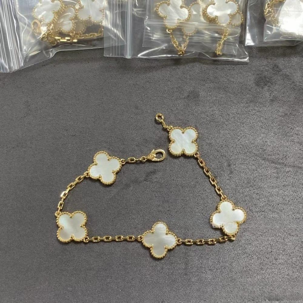 Hochwertiger roter Chalcedon Laser vierblättriges Kleeblatt fünfblütiges Armband 18K Roségold leichter Luxusschmuck Geschenk für Freundin