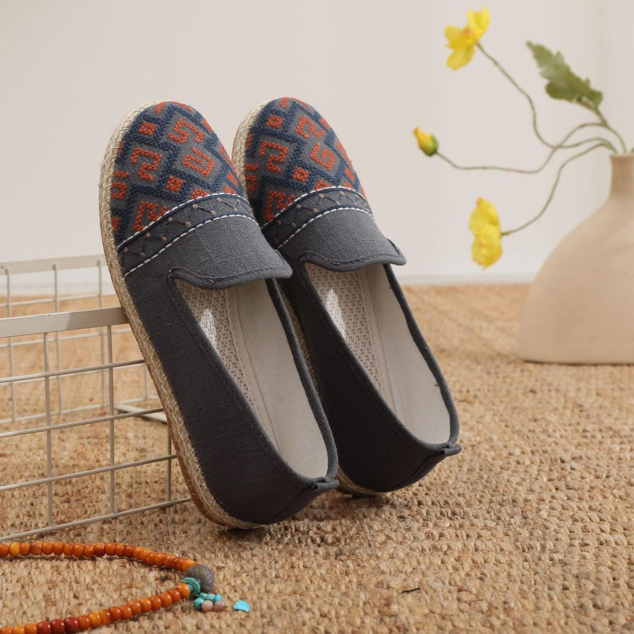 

Женские туфли без застежек, удобные легкие дорожные кроссовки, повседневные прогулочные мокасины для вождения, вышитые рабочие туфли для женщин, туфли с круглым носком 40