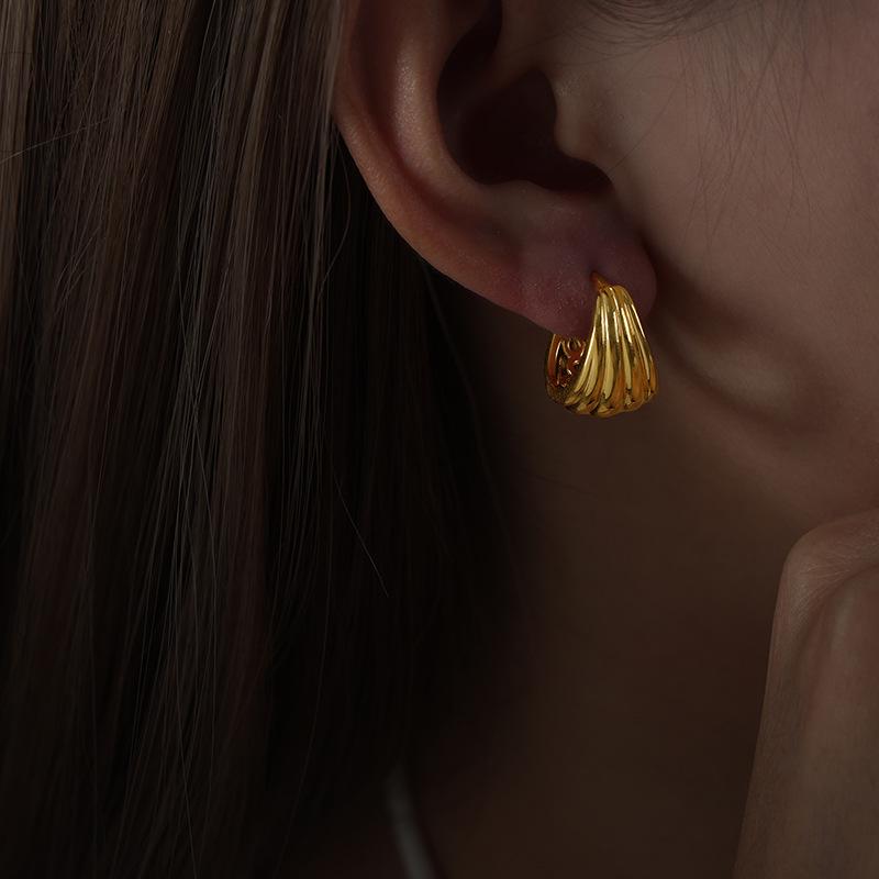 

Elegant Retro Geometric Heart Titanium Steel Gold-Plated Earrings