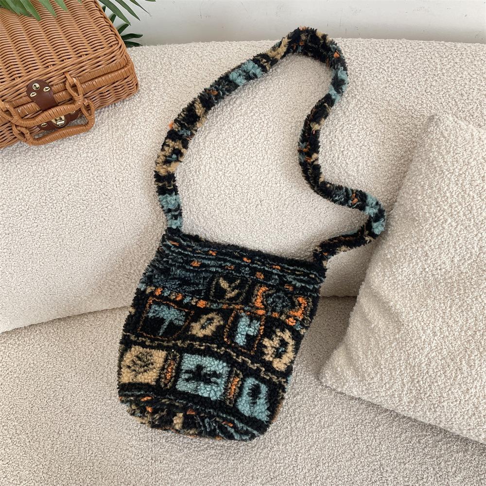 New Fashion Plush Shoulder Women Bag Large Capacity Cute Retro Crossbody Bag Lady