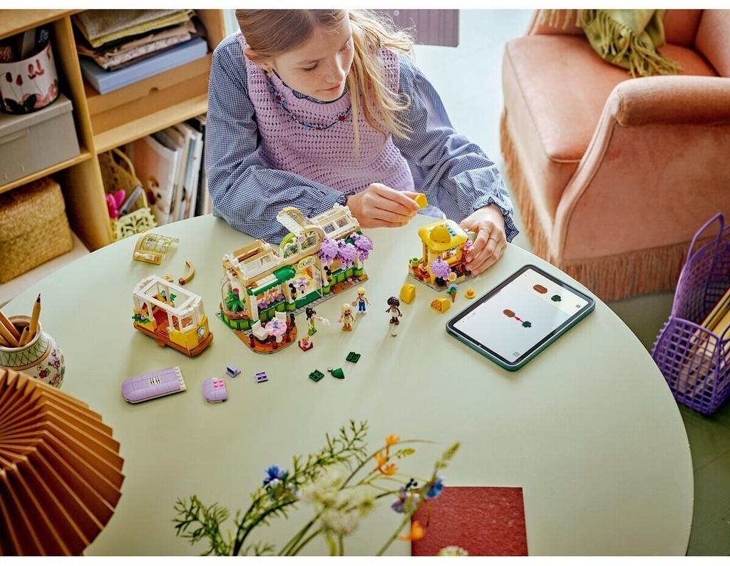LEGO Constructor House Friends – Plant Cafe and Flower Kiosk (42671)