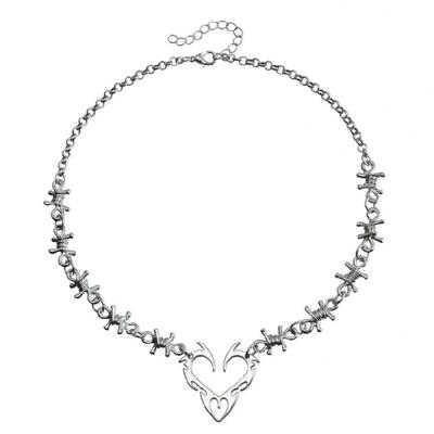 Anspruchsvoller Liebesherz mit Dornen Halskettenanhänger Robuste Legierung Modeschmuck-Accessoire für Elegante Styles Tägliche Nutzung