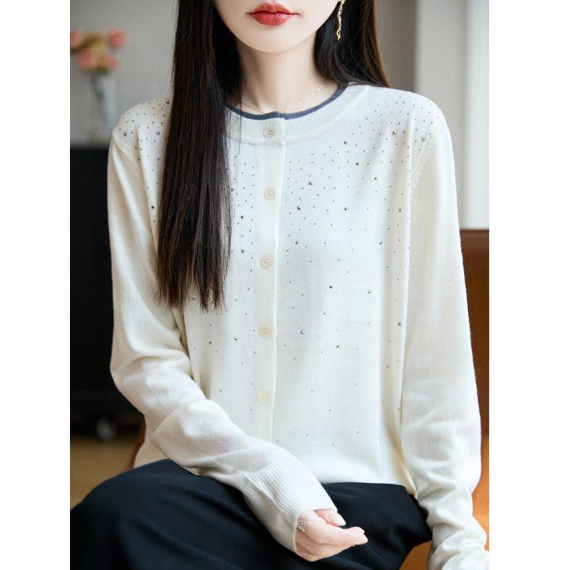 

Весенне-осенний новый вязаный кардиган с круглым вырезом и длинными рукавами, женский вязаный свитер с цветным блочным воротником из страз и свободным верхом M покинуть белый