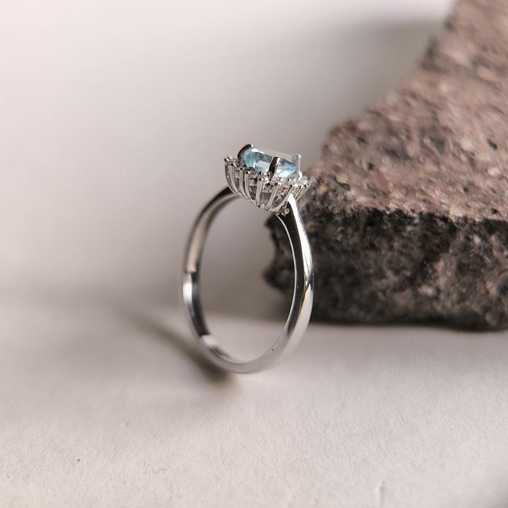 Silver Ring with Natural Topaz 1.225ct, Item Weight 2.48 G (2188452)