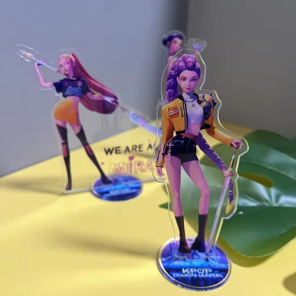 KPop Lovci Démonů Rumi Mira Zoe Akrylový Klíčenka - Stojící Talířky Dekorace na Batoh Přívěsek Ozdoba Doplňky Hračka