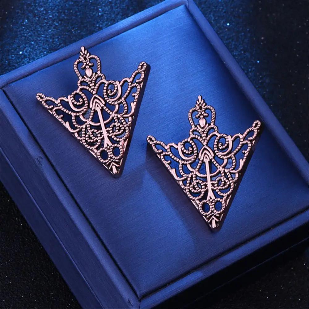 Vintage Fashion Triangle Shirt Collar Pin for Men Women Metal Hollowed Out Crown Collar Brooch Corner Emblem Jewelry Accessories