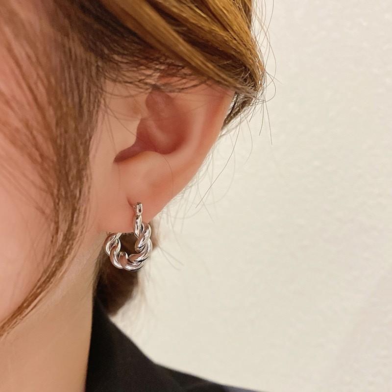 Twist Earrings Temperament High-end Sense Atmospheric Circle Ear Buckle Earrings for Women