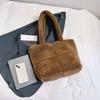 Flauschige Unterarmtasche aus Plüsch für Damen, große Einkaufstasche aus Lammwolle, einfarbig, Shopper, Achseltasche, quadratische Umhängetasche für Damen mit hoher Kapazität