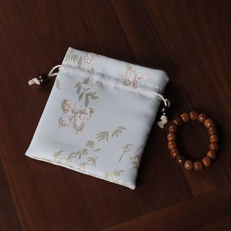 Çift Katmanlı İşlemeli Brokar Takı İpli Torba: Bilezik, Koleksiyonluk, Tesbih, Tesbih ve Hediye Çantası.