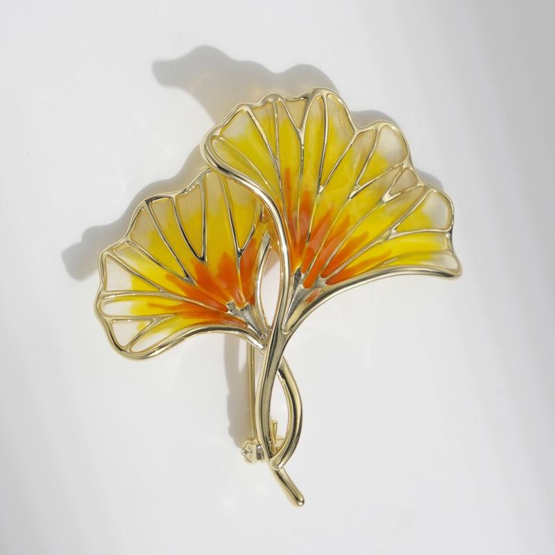 Ginkgo Leaf Enamel Gradient Green Brooch - Light Luxury Clothing Accessory Pin