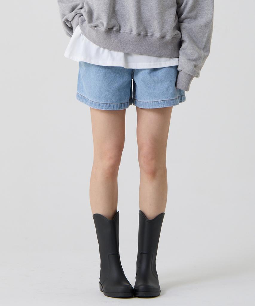 UNKNOWN PLANET Essential One-Pleat Denim Shorts Blue