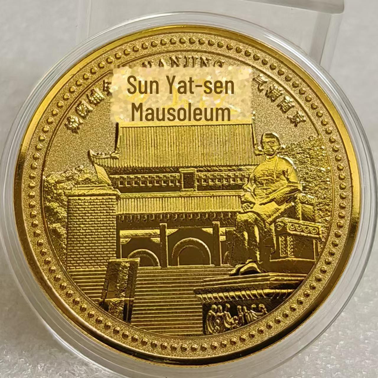 

Золотые монеты Нанкина: Гора Нюшоу, храм Конфуция, музыкальная платформа и музейный мемориал 50*3mm