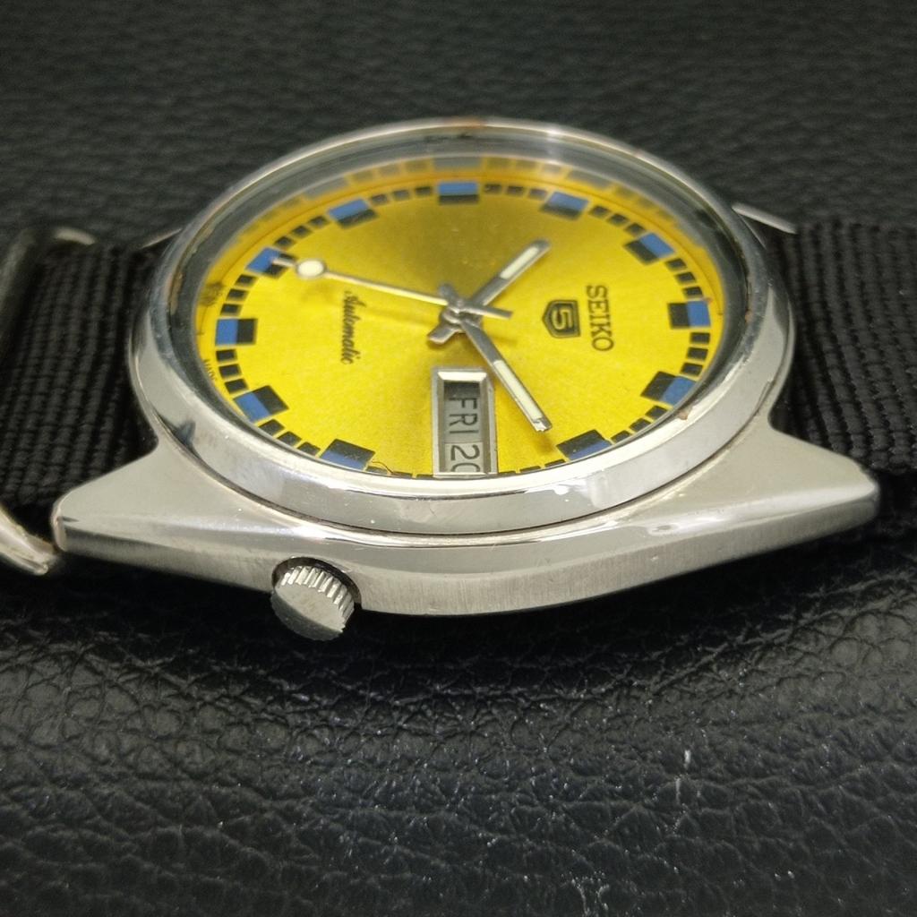 AUTOMATIC 7009A VINTAGE SEIKO 5 JAPAN MENS GOLDEN COLOR DIAL WATCH A701665-5 R206c-a701665