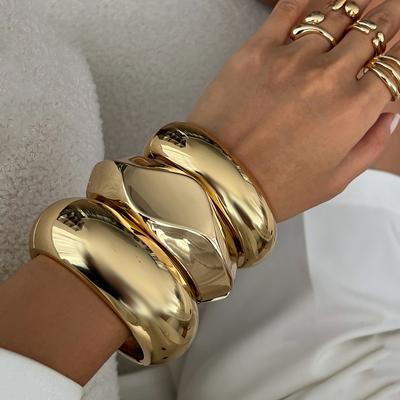 Bracciale a Sezione Metallica Geometrica Esagerata, Bracciale Personalizzato di Nicchia con Fibbia a Molla Lucida