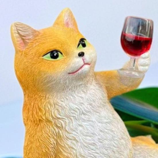 Yousheng Wine Drinking Cat Figurine Resin Holding Wine Glass Sitting Cat Statue Resin Sculpture Home Office Desktop Decoration Ornament