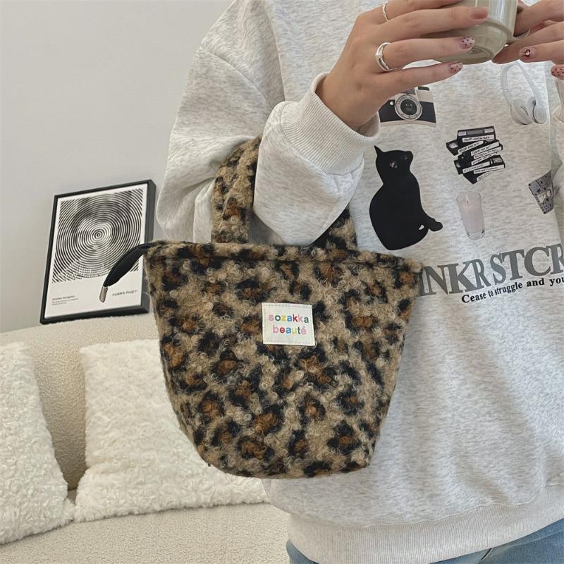 11 Autumn and Winter Hand-held Plush Small Bag Women's New Leopard Print Tide Work Hand Bag Shopping Handbag