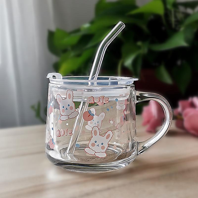 Cupa de lapte drăguță din sticlă cu pai de desene animate, cu capac și linguriță, cadou personalizat.