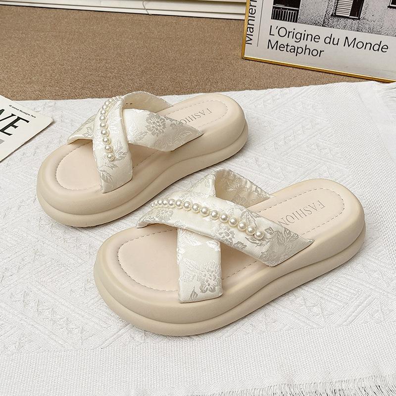 Thick Bottom Heightening Outer Fairy Wind French Slippers Wear One Word New Female 2025 Summer Beach Pearl Cool Slippers