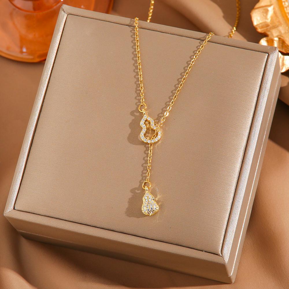 Four Leaf Clover Pendant Necklace For Women Fashionable Zircon Crystal Adjustable Chain Delicate And Versatile Jewelry