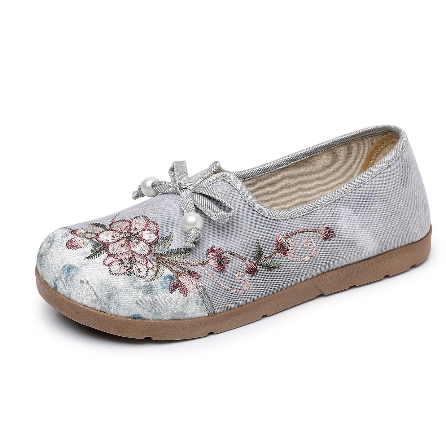 Women s new casual cloth shoes soft sole non-slip stirrups single shoes lightweight comfortable breathable not tired feet sneakers 41 1500₽