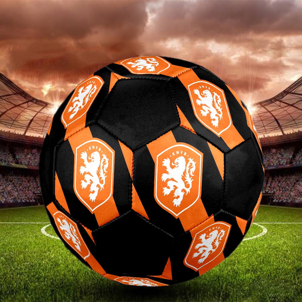 Pallone Calcio a 5 KNVB Colorato Cucito a Macchina PVC Misura 5 Pronto per Allenamento di Squadra e Competizione Durevole Rimbalzo Elevato Fantastico Regalo Sportivo