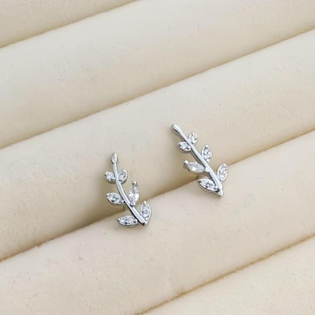 2024 Trendy High-End Leaf Stud Earrings for Women - Elegant Light Luxury Design