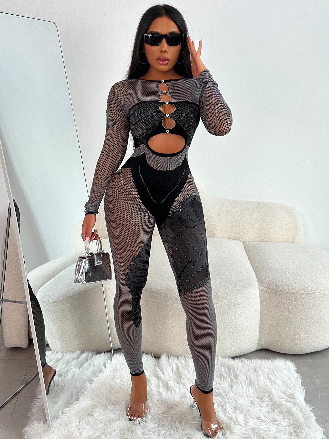 

2025 Женский Шикарный Бодикон Комбинезон с Цветными Блоками, Длинными Рукавами, Украшенными Клепками, и Облегающими Брюками Small/Medium чёрный