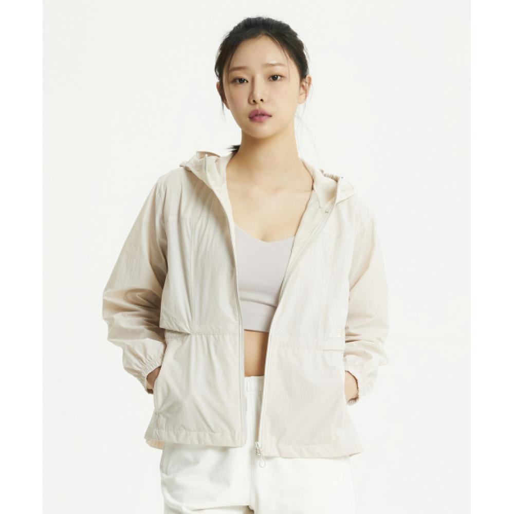 

NEW BALANCE NBNME2W402 ЖЕНСКАЯ Легкая ТКАНАЯ КУРТКА средней длины БЕЖЕВАЯ