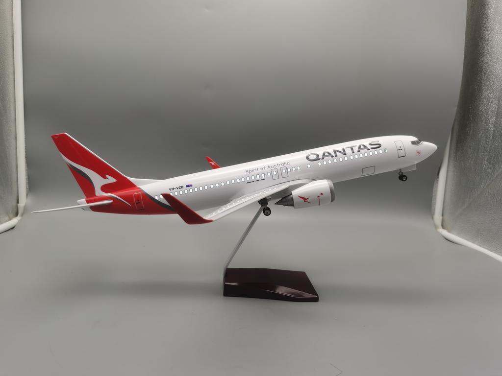 Scale 737 B737 47cm Australia Qantas Airlines Plane Model Resin Diecast Airplane Display Gifts Collection Aircraft Model Collect