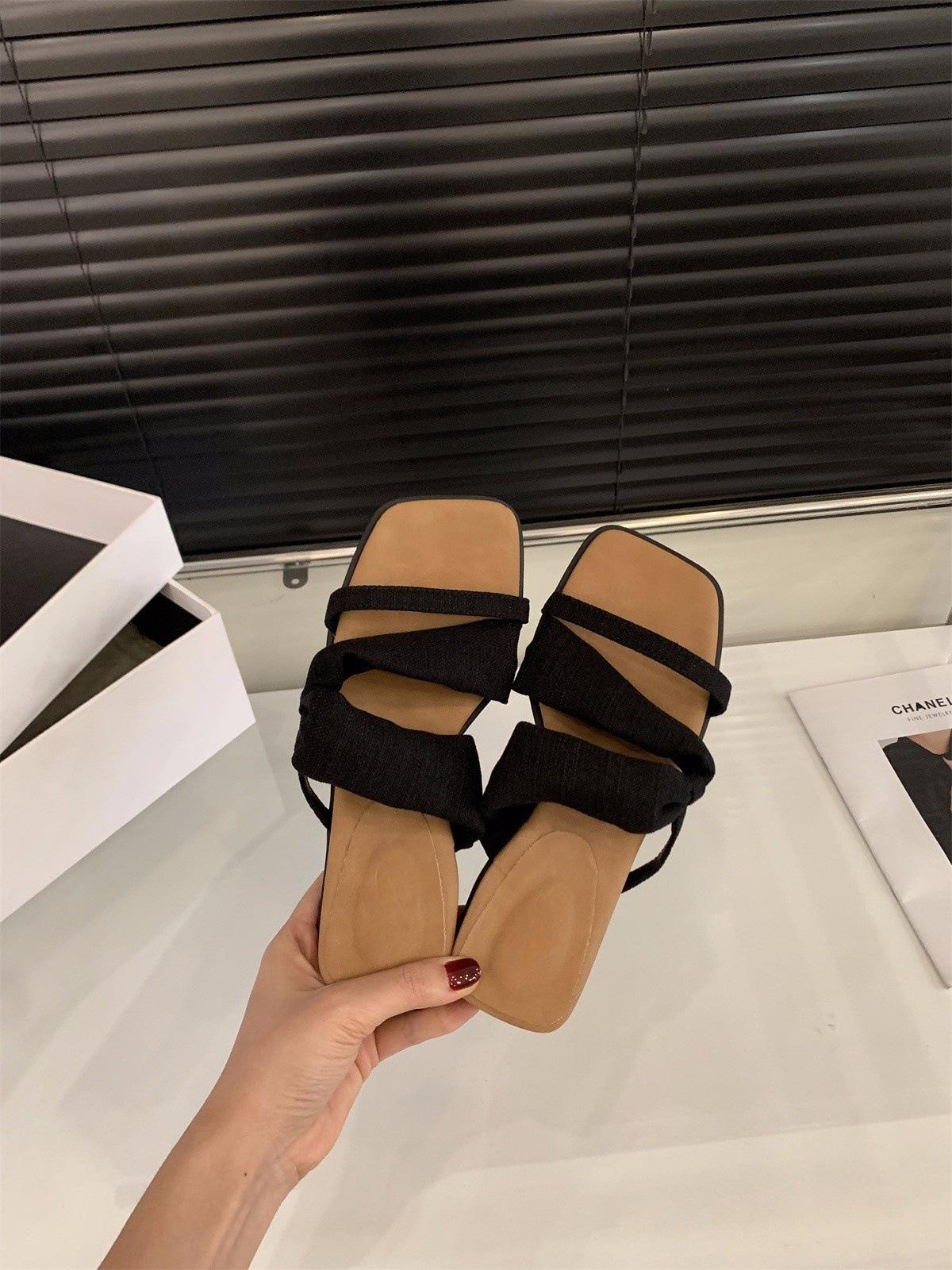 

Niche slope heel one-word slippers women s shoes outer wear 2025 new summer skirt thick-soled soft-soled sandals 35 чёрный