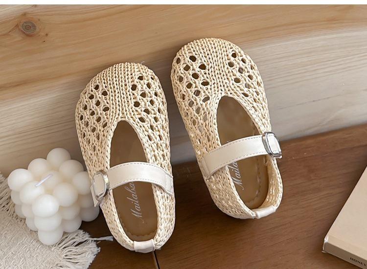 Baotou Girls' Soft Sole Breathable Summer Sandals - 2026 New Hollow Design for Little Princesses