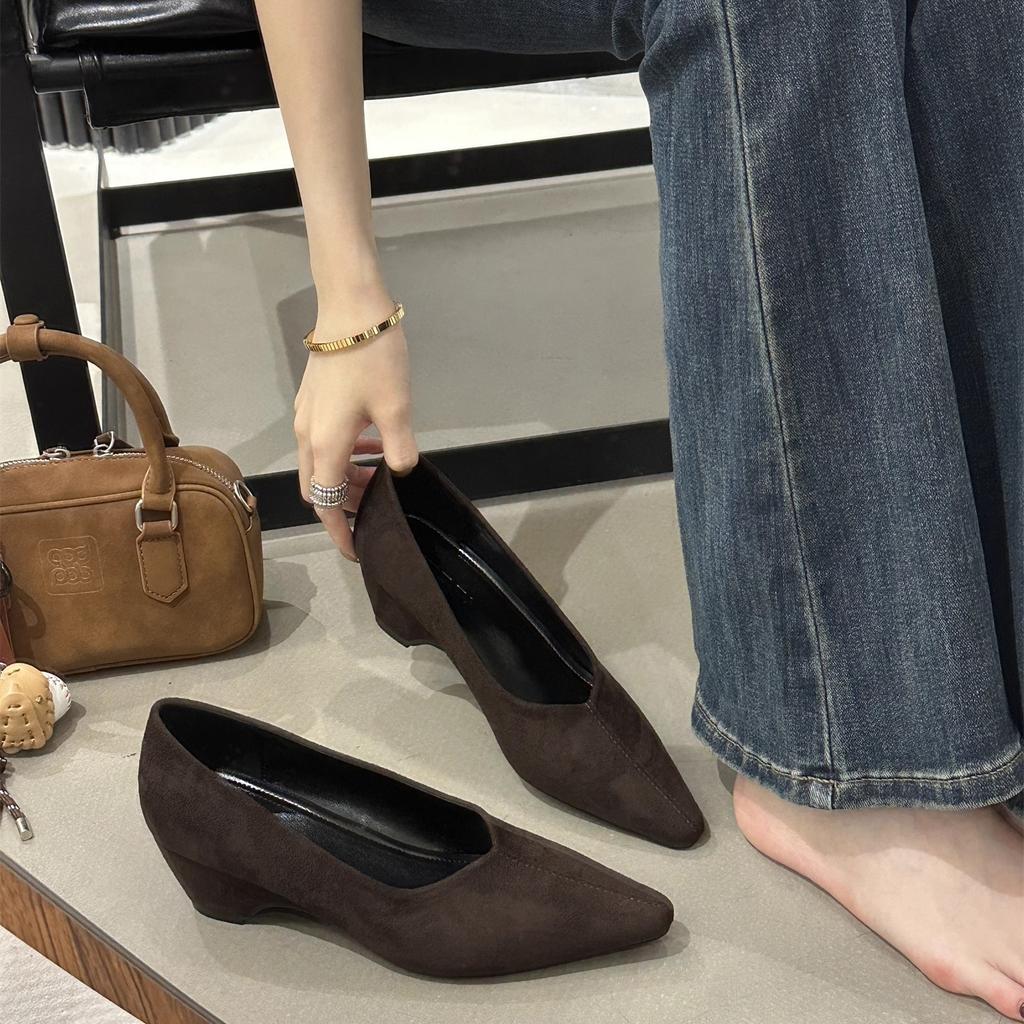 Niche Korean version of retro pointed head shallow mouth single shoes women's 2025 autumn and winter new fashion commuter leopard print thick heel sho