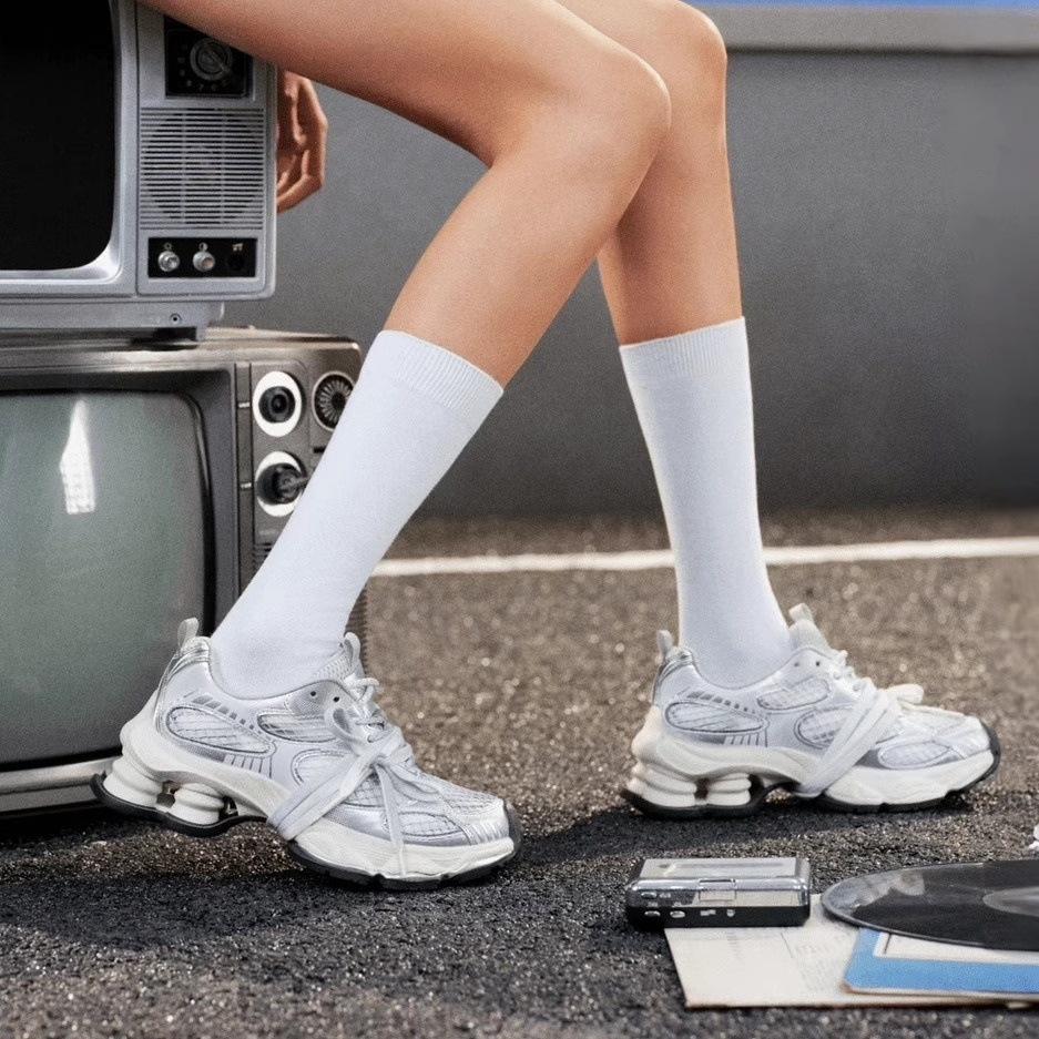 Lin Yun has the same platform dad shoes for women's 2025 new spring mesh breathable and versatile height-increasing silver sneakers.