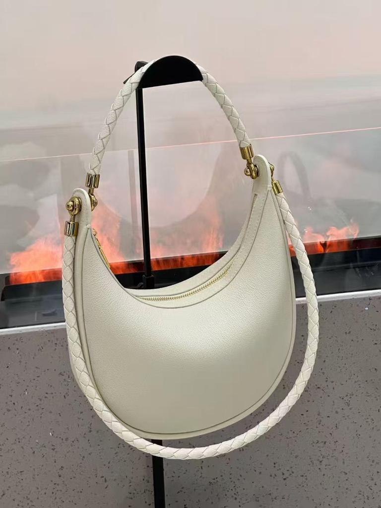 European & American Trend: Genuine Leather Women's Half-Moon Underarm Bag - Exquisite, Relaxed Casual Woven Handbag