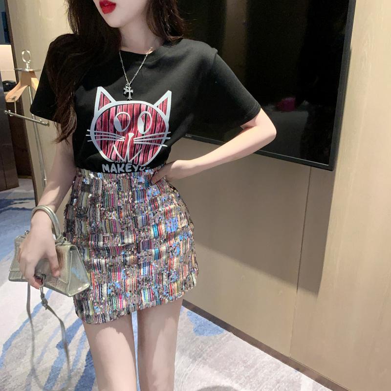 

Summer Fashion Two-Piece Set: Printed Tee & High-Waisted Skirt Small