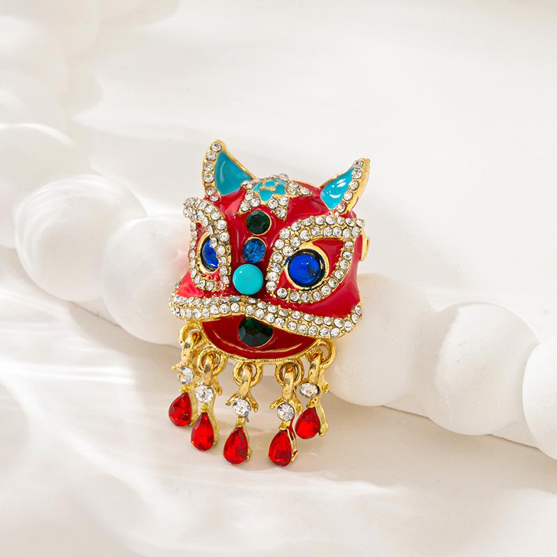 Chinese Style Red Lion Dance Brooch - Women s Luxury Festive Accessory красного льва