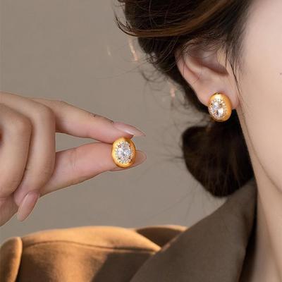 Chic Silver Needle Diamond-Inlaid Oval Stud Earrings: Cool, Versatile, High-End Accessory