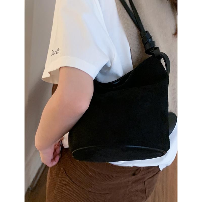 

Сумка подмышку класса люкс, замшевая сумка-ведро большой вместимости, простая сумка на одно плечо чёрный