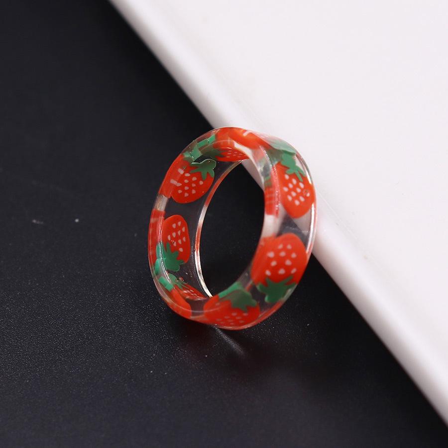 Barevný kreslený prsten z pryskyřice s ovocem a květinami - Roztomilá jahoda a okvětní lístky třešňového květu