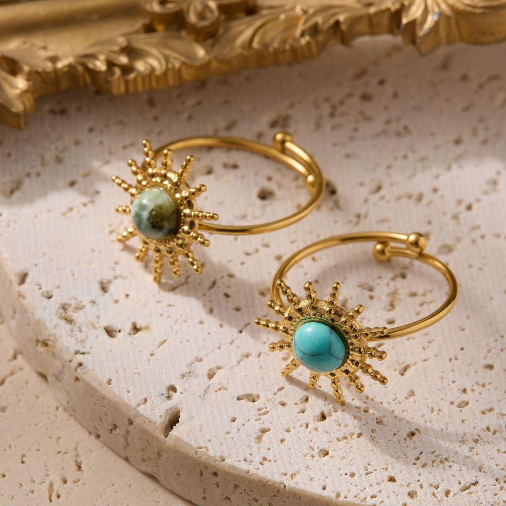 Vintage-Inspired Malachite Sun Ring with Open Design